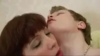 Русская мамаша слизывает сперму приемного сына в благодарность за секс