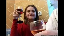 Пьяная русская девушка снялась в домашнем порно с парнем