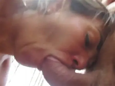 Мужики дрючат зрелую блядь на природе